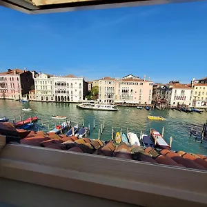 residenza-la-veranda-a-rialto.hotelslidodijesolo.com/